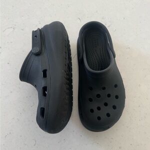 Crocs kids girls Classic Crush platform iconic comfort clogs shoes size 4 youth